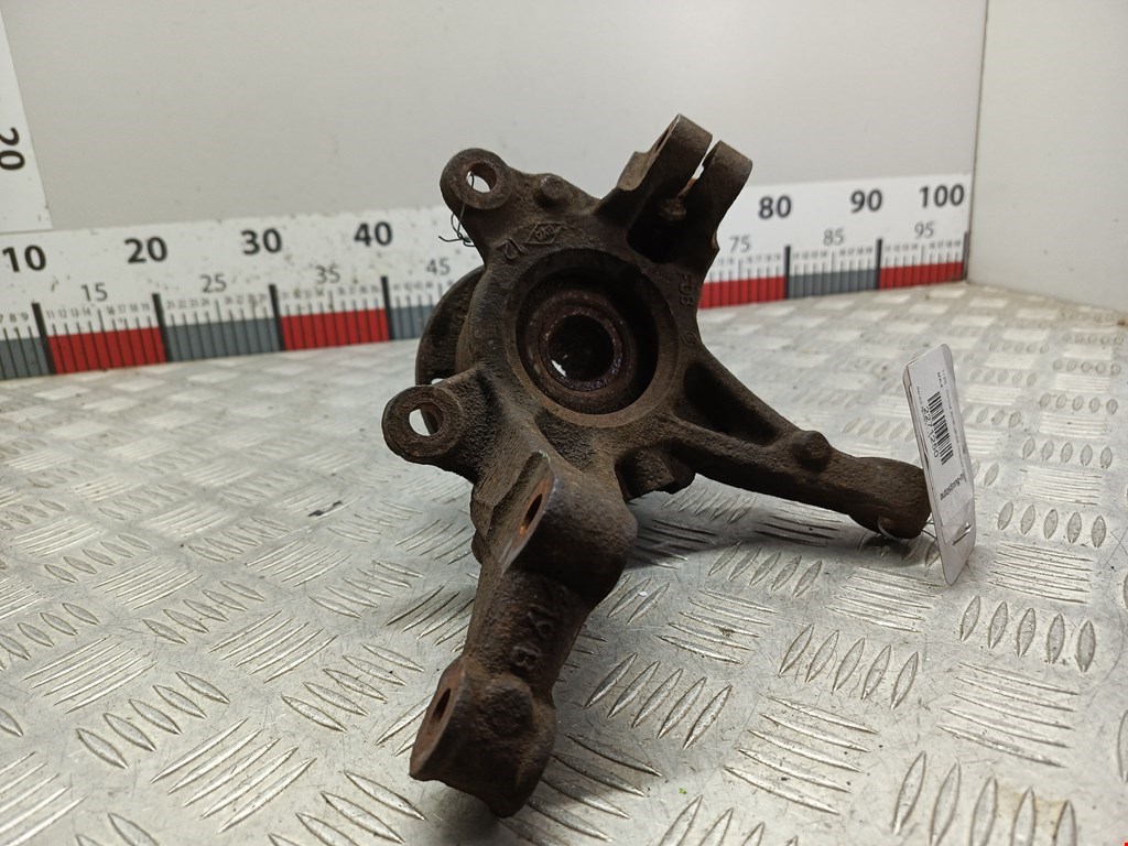 Ступица (кулак цапфа) передняя левая Renault Sandero 1 (2007-2014)