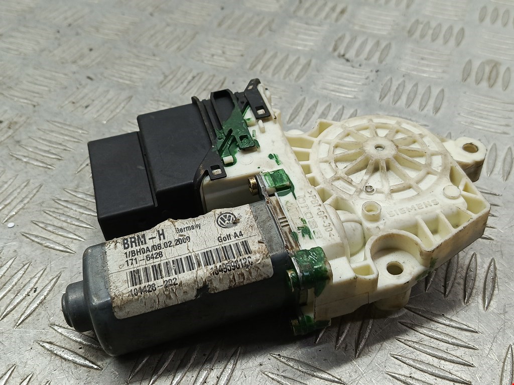 Моторчик стеклоподъемника Volkswagen Passat 5 (1996-2000)