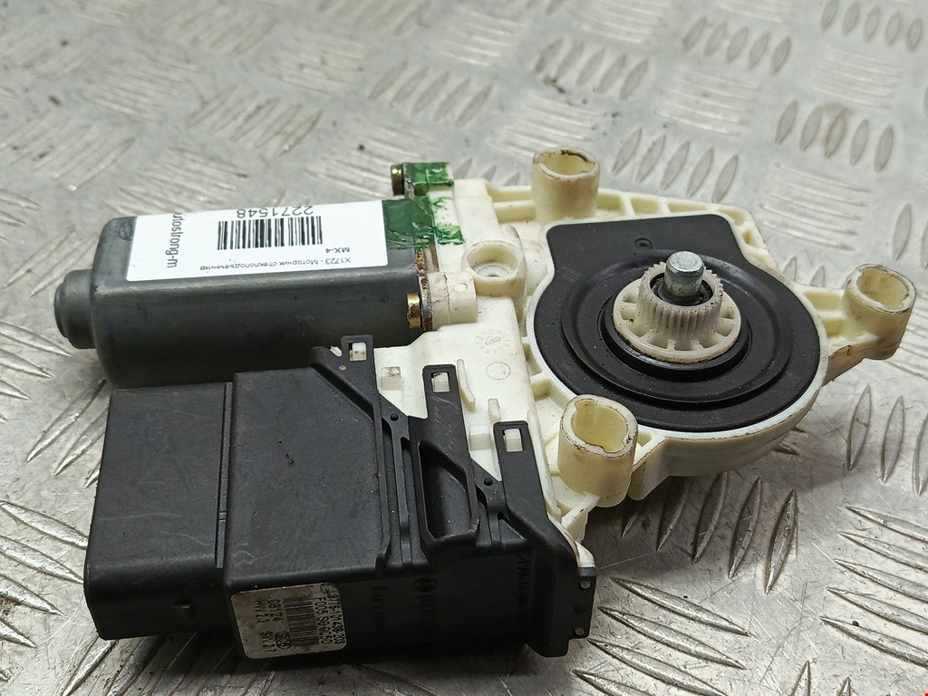 Моторчик (двигатель) стеклоподъемника VOLKSWAGEN Passat B5 1997-2005