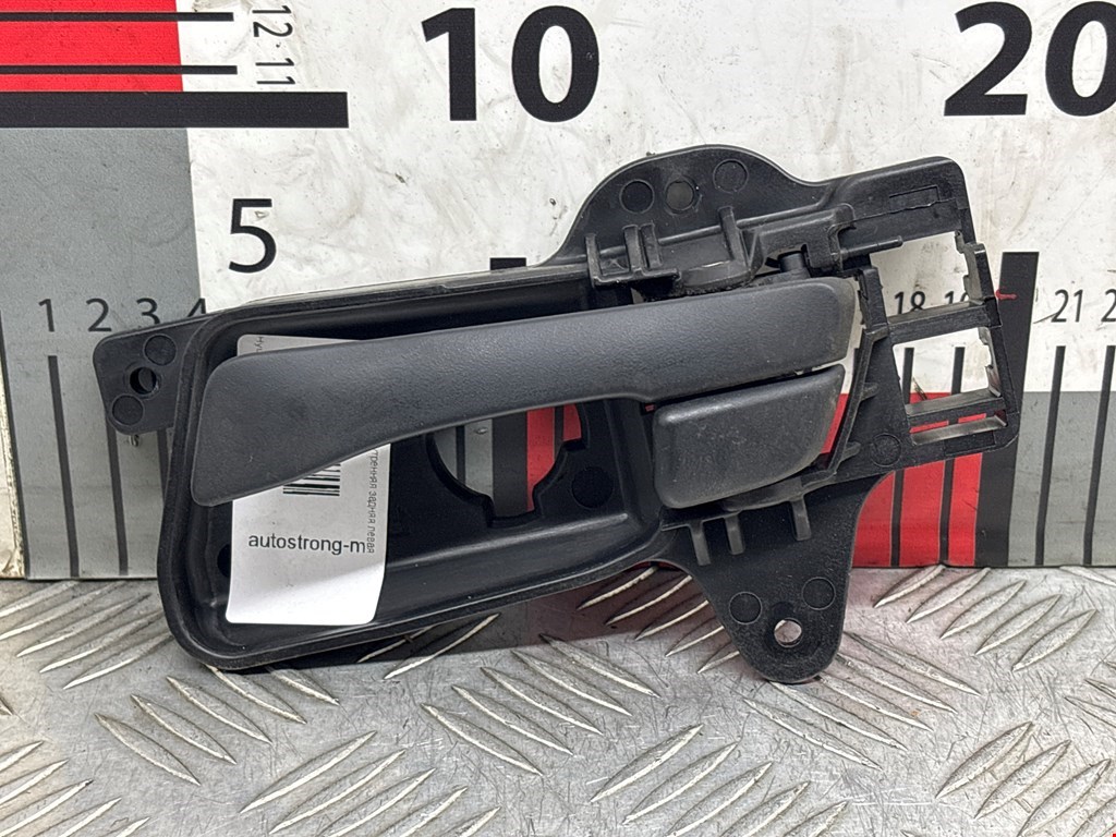 Ручка дверная задняя внутренняя левая HYUNDAI i30 2007-2012