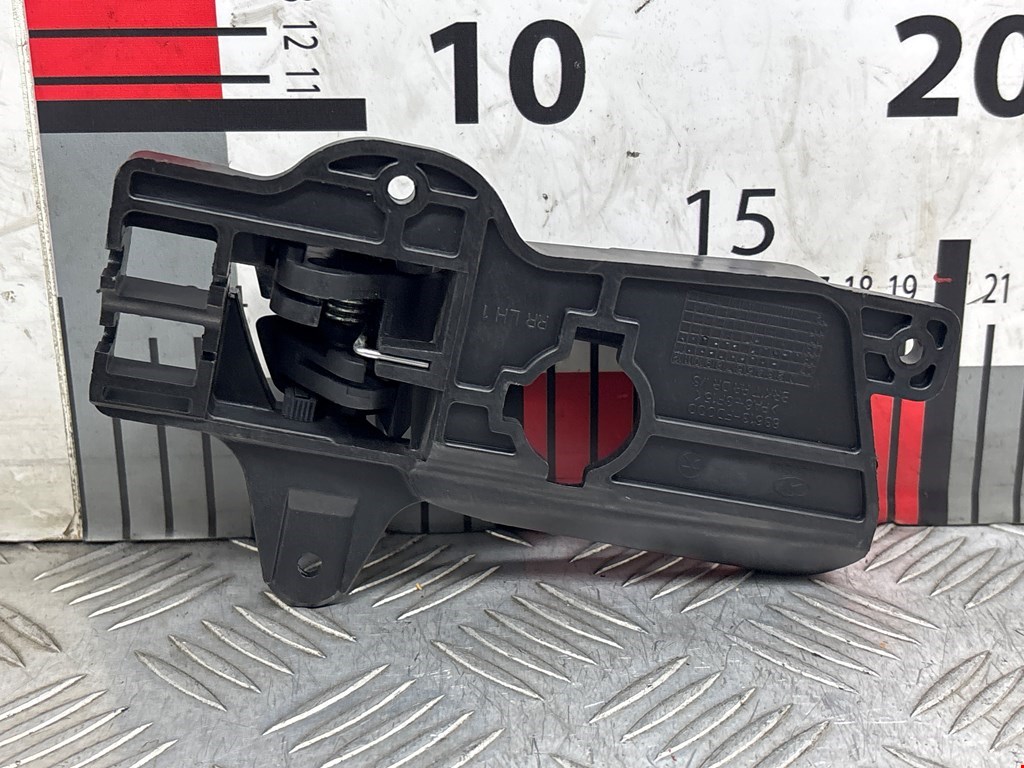 Ручка дверная задняя внутренняя левая HYUNDAI i30 2007-2012