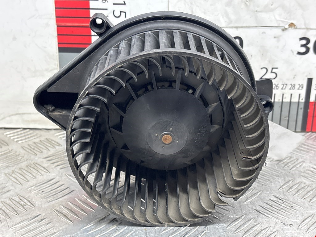 Моторчик (мотор) отопителя салона VOLKSWAGEN Passat B5 1997-2005