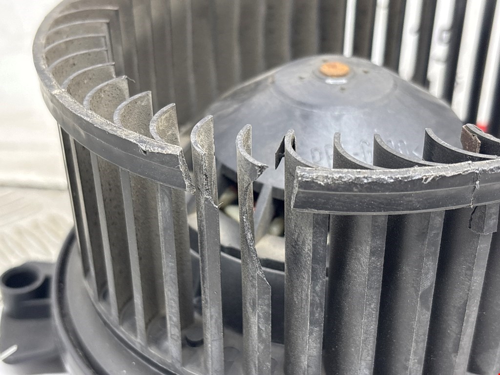 Моторчик (мотор) отопителя салона VOLKSWAGEN Passat B5 1997-2005