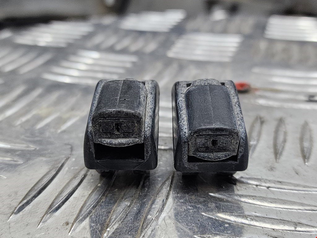 Форсунка омывателя лобового стекла Skoda Octavia 1Z (2004-2013)