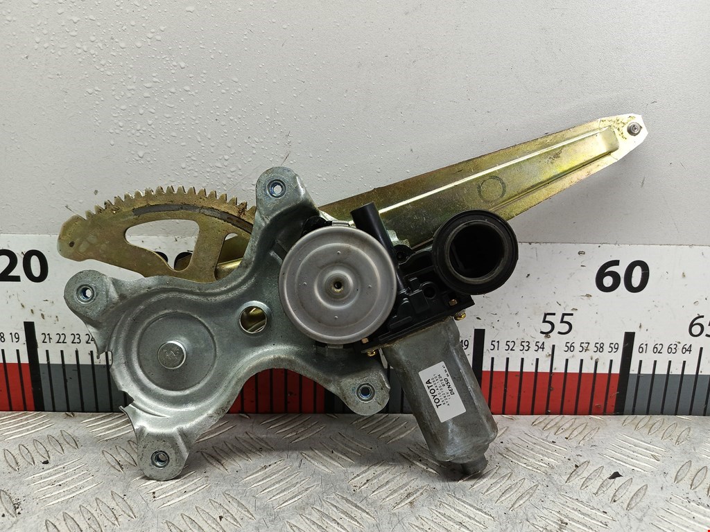 Стеклоподъемник передний правый TOYOTA Matrix E130 2002-2008