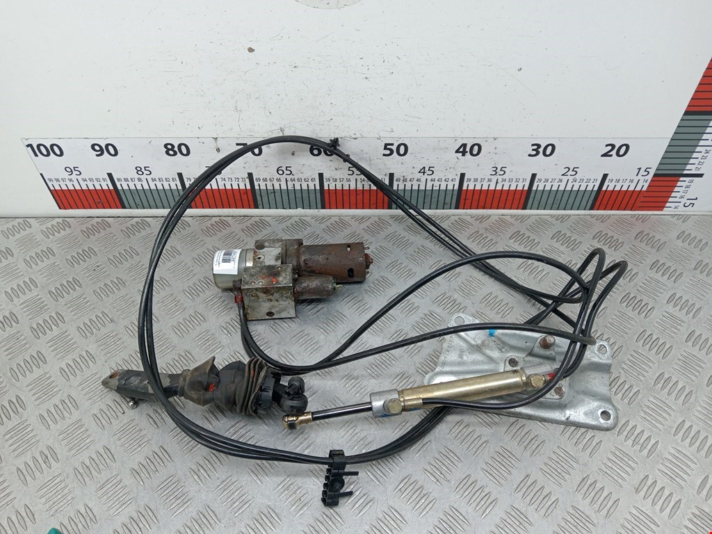 Механизм подъема крышки багажника Mercedes ML-Class (W164) (2005-2011)