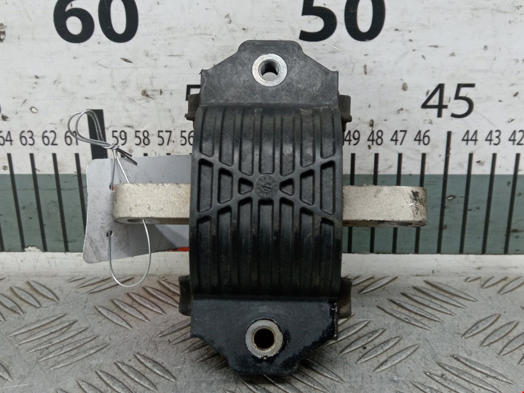 Подушка (опора) крепления КПП BMW 5-Series (F07/F10/F11/F18) (2009-2017)