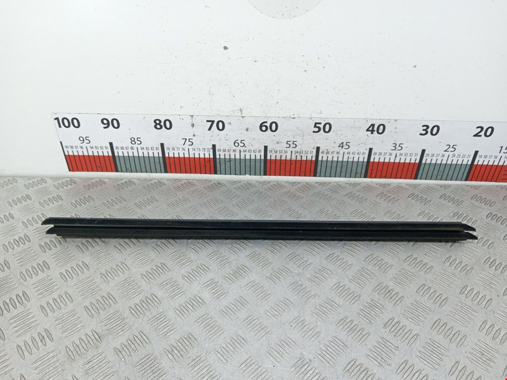 Уплотнитель (внутри) BMW 2er Grand Tourer F46 2015-2022