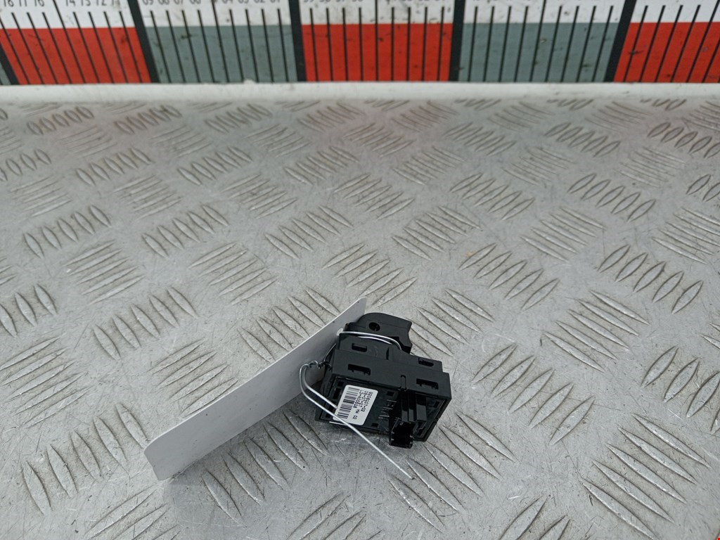 Кнопка стеклоподъемника BMW 2er Grand Tourer F46 2015-2022