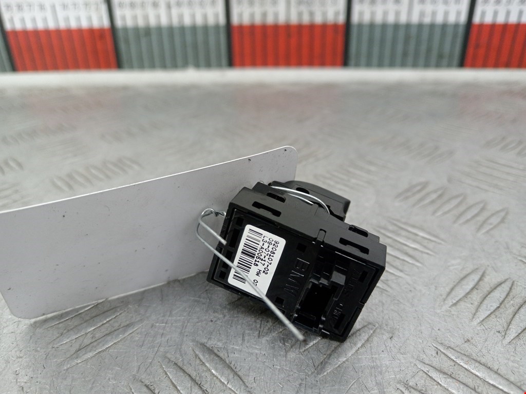 Кнопка стеклоподъемника BMW 2er Grand Tourer F46 2015-2022