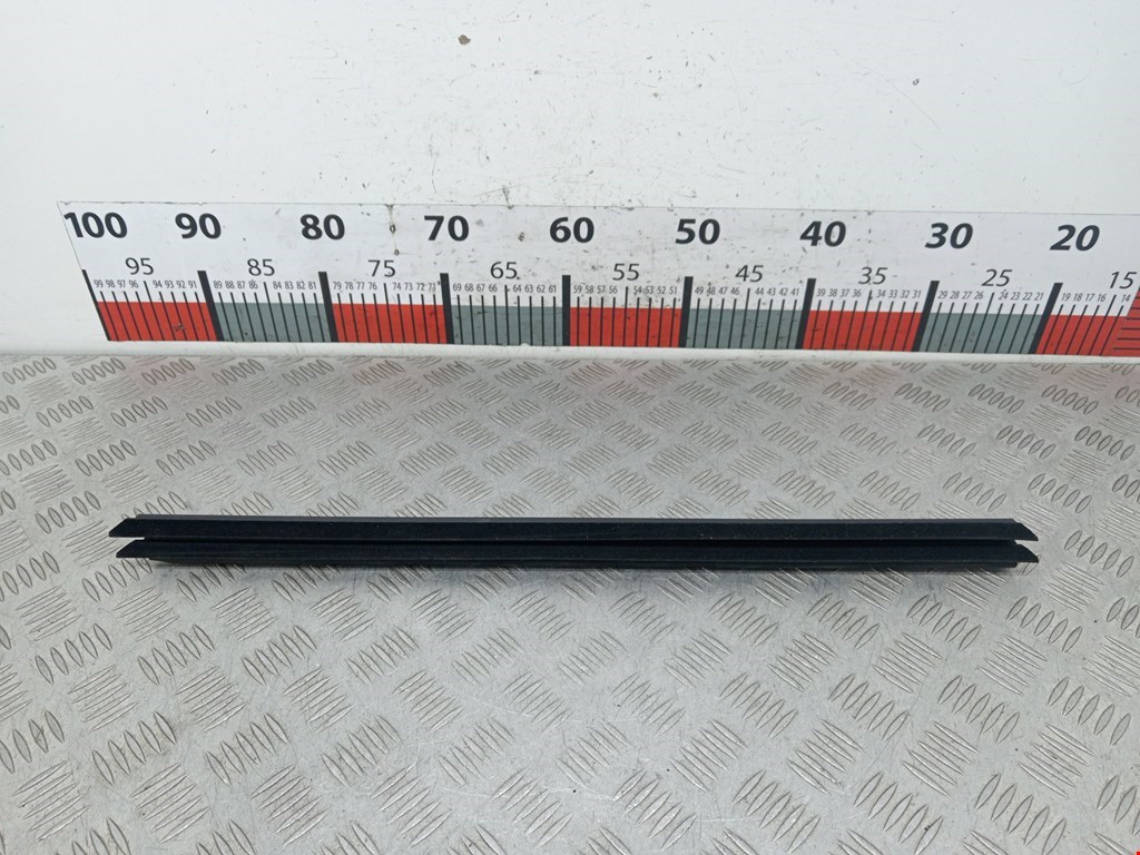 Уплотнитель (внутри) BMW 2er Grand Tourer F46 2015-2022