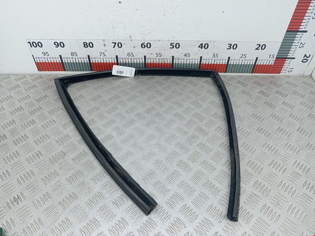 Уплотнитель стекла двери BMW 5-Series (F07/F10/F11/F18) (2009-2017)