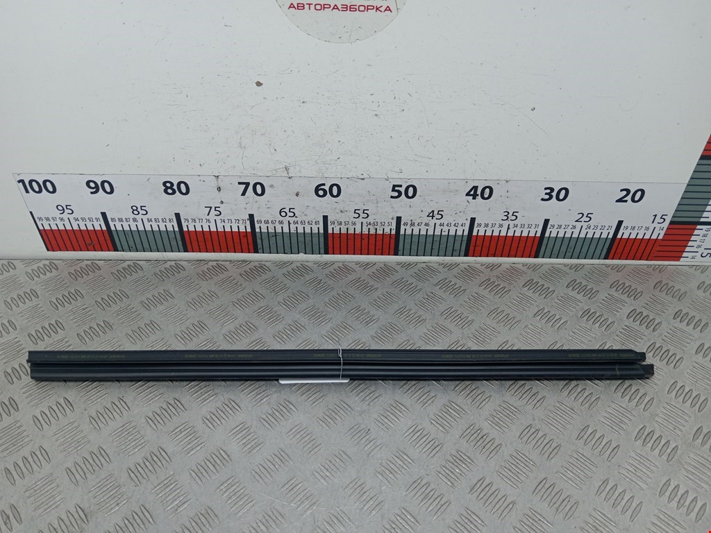 Уплотнитель стекла двери BMW 5-Series (F07/F10/F11/F18) (2009-2017)