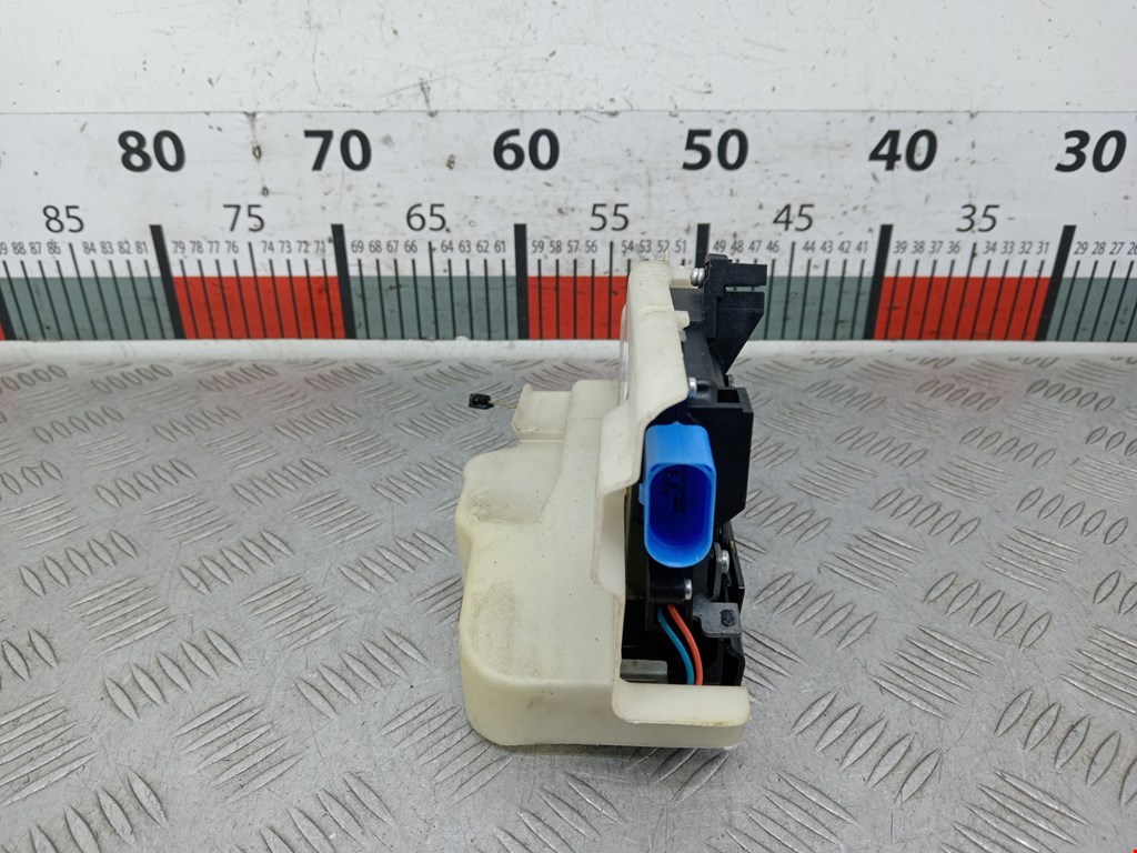 Замок двери передней правой VOLKSWAGEN Touran 2003-2010