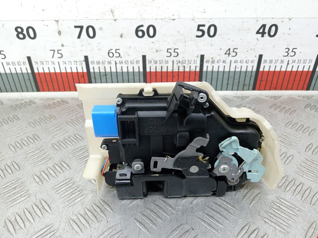 Замок двери передней правой VOLKSWAGEN Touran 2003-2010