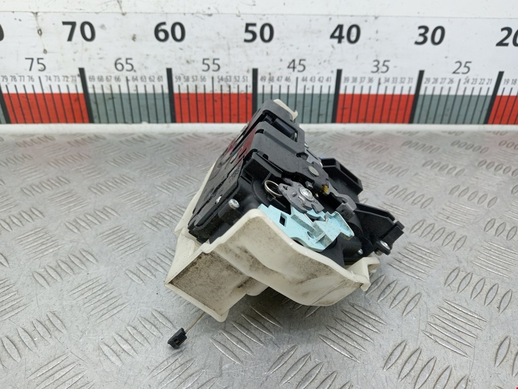 Замок двери передней правой VOLKSWAGEN Touran 2003-2010