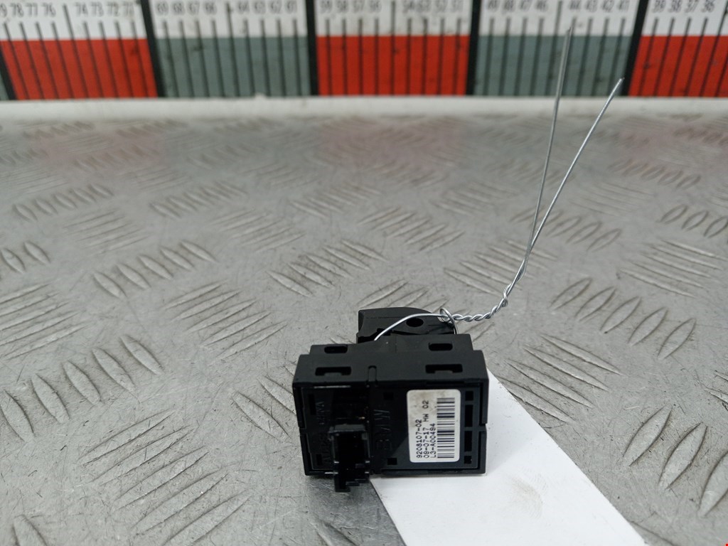 Кнопка стеклоподъемника BMW 2er Grand Tourer F46 2015-2022