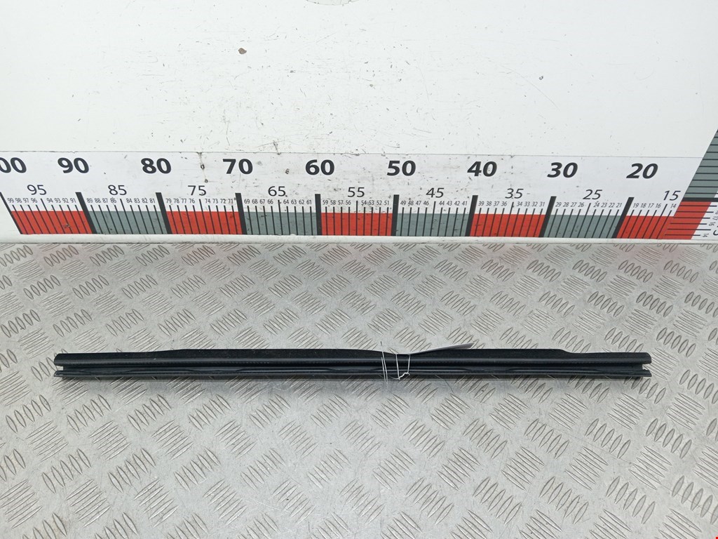 Уплотнитель (внутри) TESLA Model S I 2012-н.в.