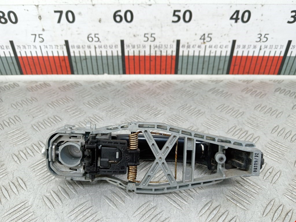 Ручка двери задней наружная левая VOLKSWAGEN Touran 2003-2010