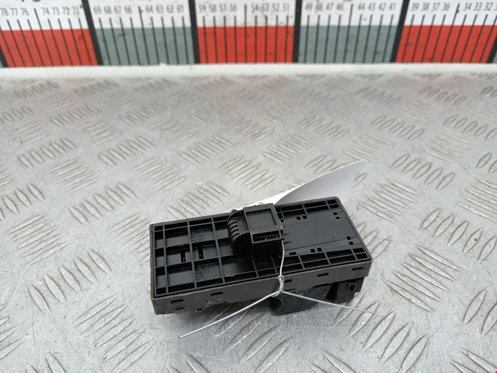 Блок управления стеклоподъемниками AUDI Q7 I 2006-2015