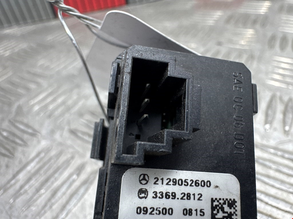 Кнопка аварийной сигнализации (аварийки) MERCEDES-BENZ E-Class W212, S212, C207 2009-2016