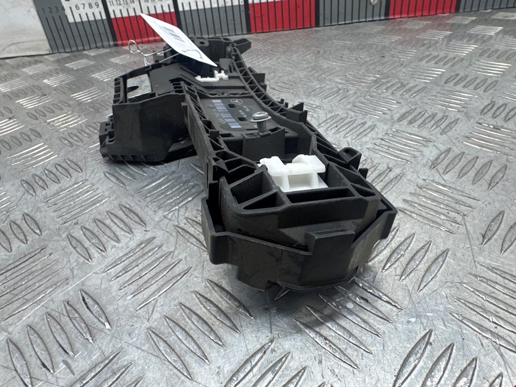 Кронштейн ручки MERCEDES-BENZ C-Class C-klasse W204 2007-2015