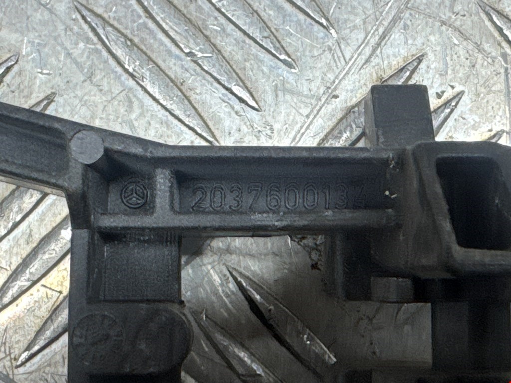 Кронштейн ручки MERCEDES-BENZ C-Class C-klasse W203 2000-2007