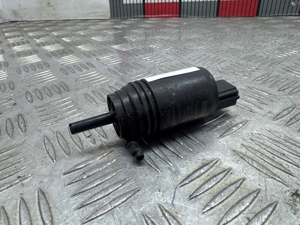 Насос (моторчик) омывателя BMW 5-Series (E60/E61) (2003-2010)