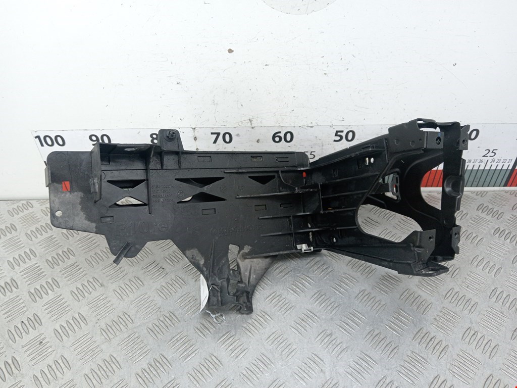 Кронштейн фары правый BMW 5er 5 серия F10/F11/F07 2009-2017