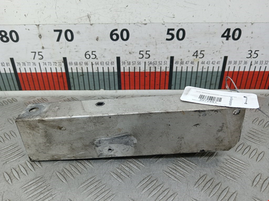 Кронштейн усилителя переднего бампера BMW 5-Series (F07/F10/F11/F18) (2009-2017)