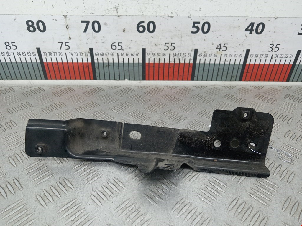 Кронштейн (крепление) корпуса воздушного фильтра Audi Q7 4L (2005-2015)