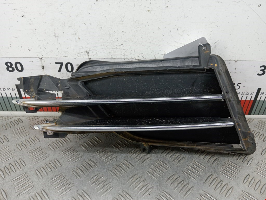 Люверс правый бампера переднего Tesla Model S (2012-2023)