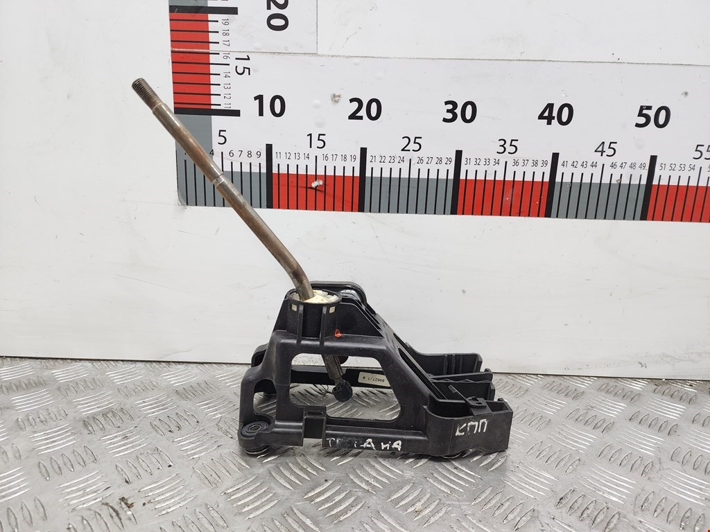 Кулиса (селектор) АКПП/МКПП в салоне TOYOTA Yaris 1999-2005