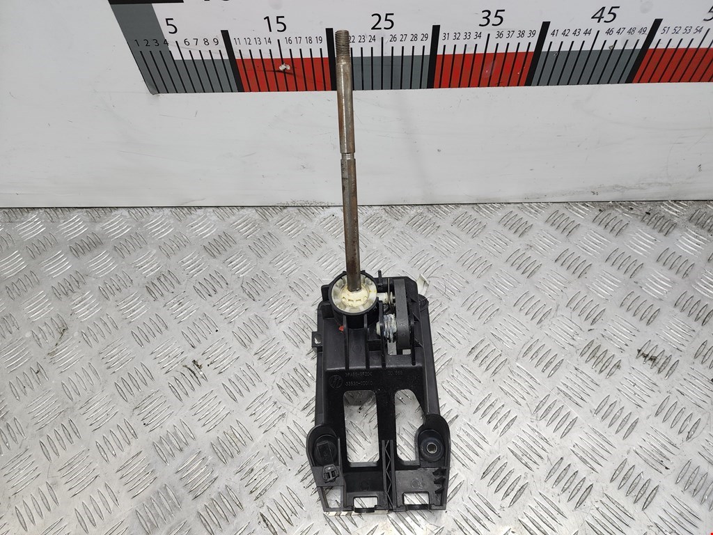 Кулиса (селектор) АКПП/МКПП в салоне TOYOTA Yaris 1999-2005