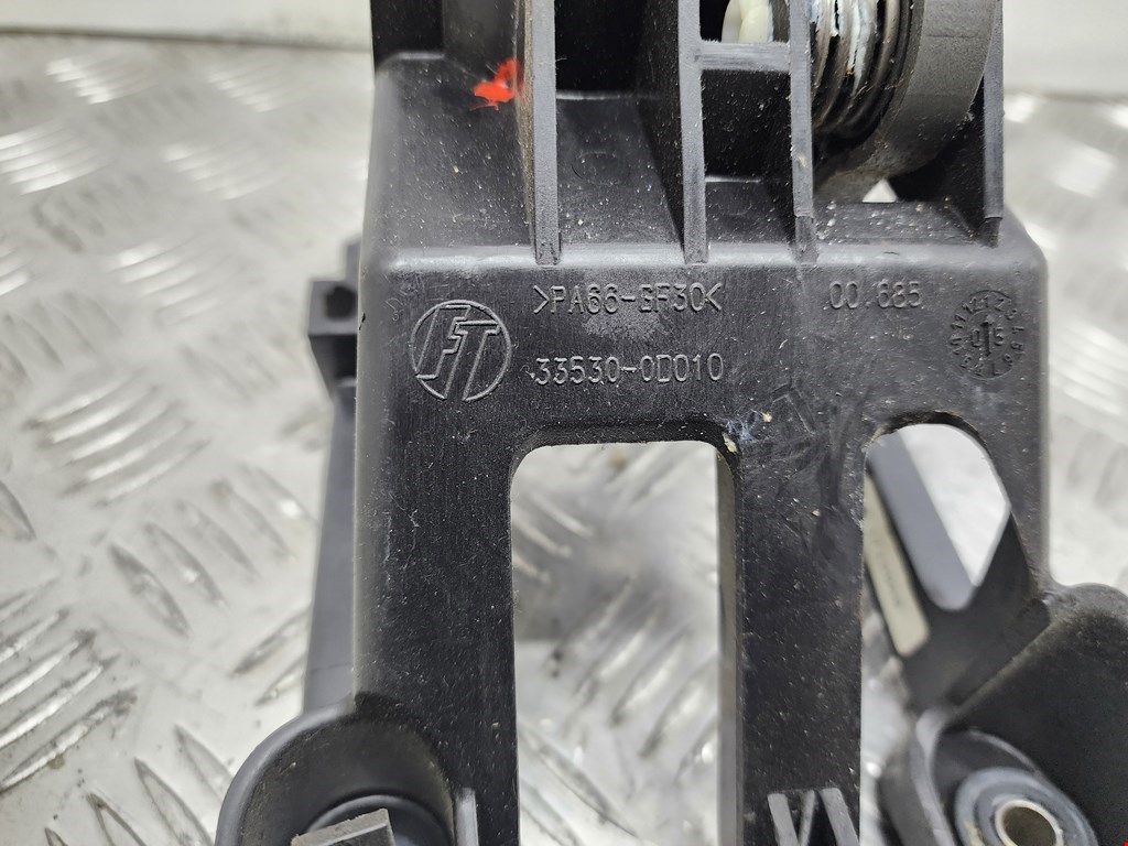 Кулиса (селектор) АКПП/МКПП в салоне TOYOTA Yaris 1999-2005