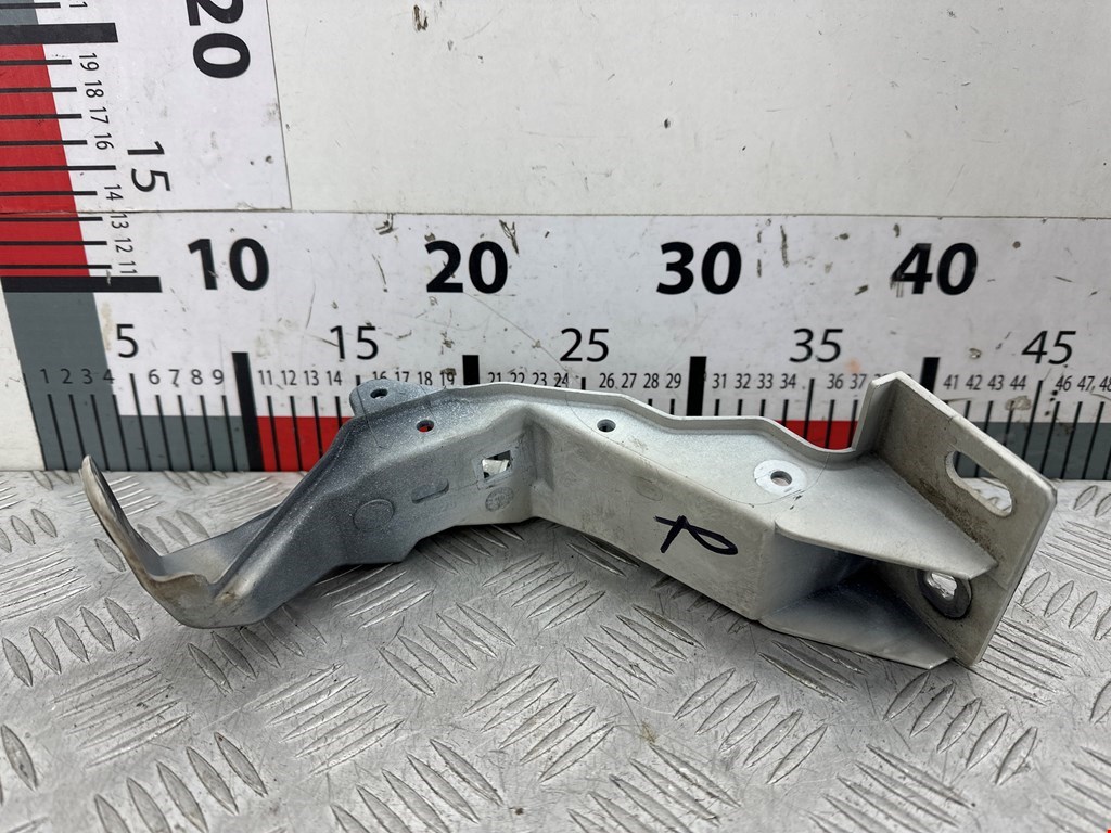 Кронштейн (крепление) фары правый Jaguar XF (X250) (2007-2015)