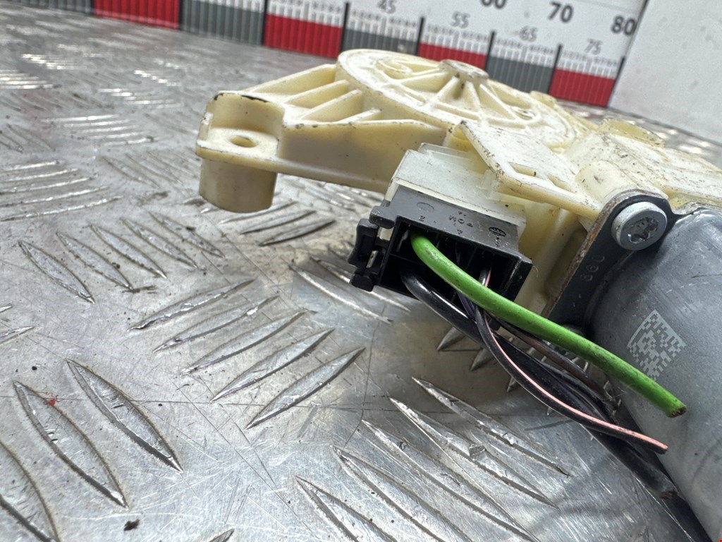 Моторчик (двигатель) стеклоподъемника MERCEDES-BENZ C-Class C-klasse W204 2007-2015