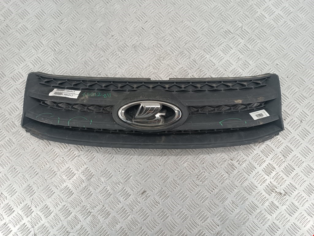 Решетка радиатора Lada Largus (2012-2023)