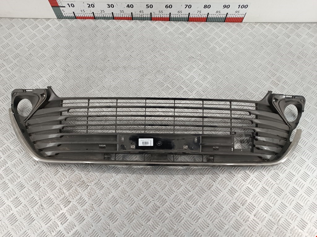 Решетка (заглушка) в бампер центральная Toyota Camry (XV55) (2014-2018)