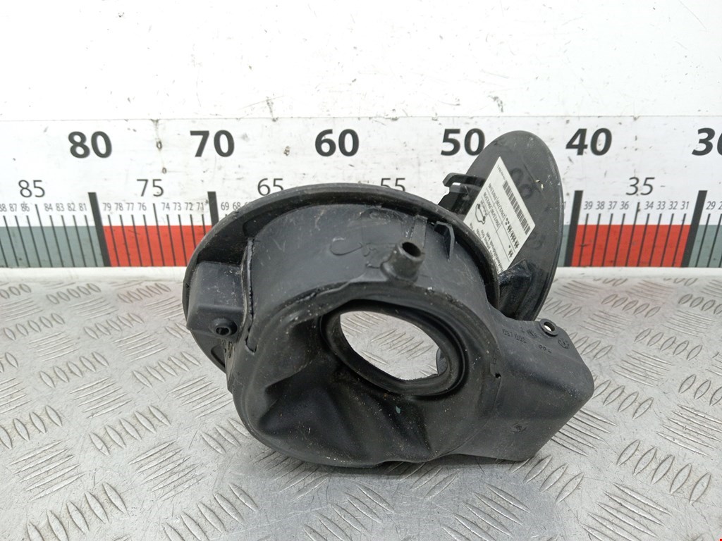 Лючок бензобака VOLKSWAGEN Touran 2003-2010