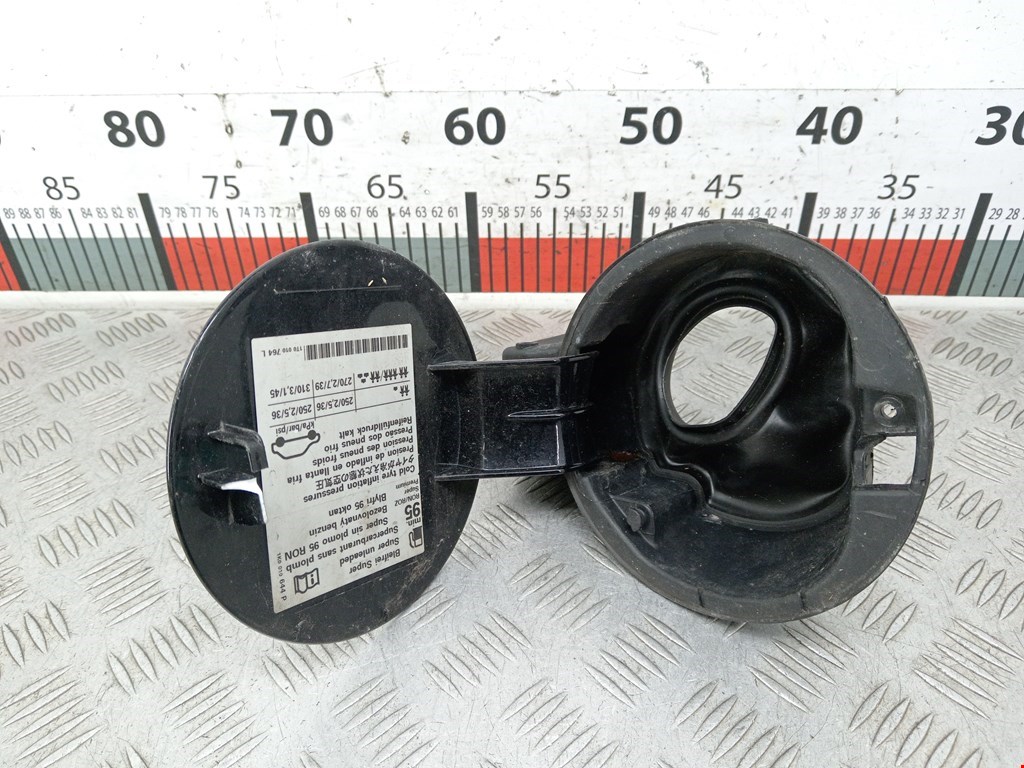 Лючок бензобака VOLKSWAGEN Touran 2003-2010
