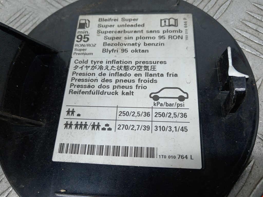 Лючок бензобака VOLKSWAGEN Touran 2003-2010
