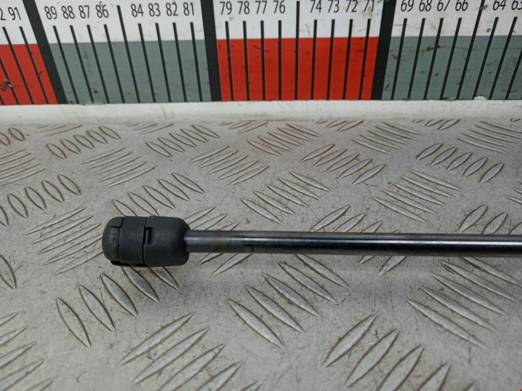 Амортизатор крышки (двери) багажника AUDI Q7 I 2006-2015