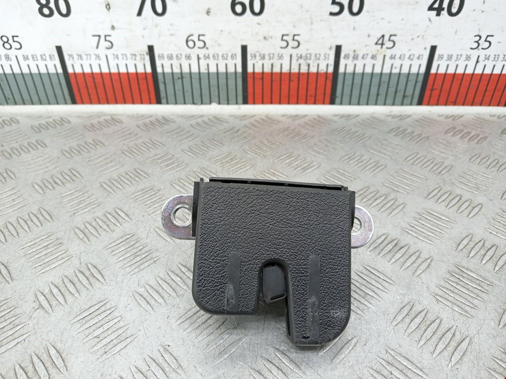 Замок багажника (крышки двери) VOLKSWAGEN Touran 2003-2010