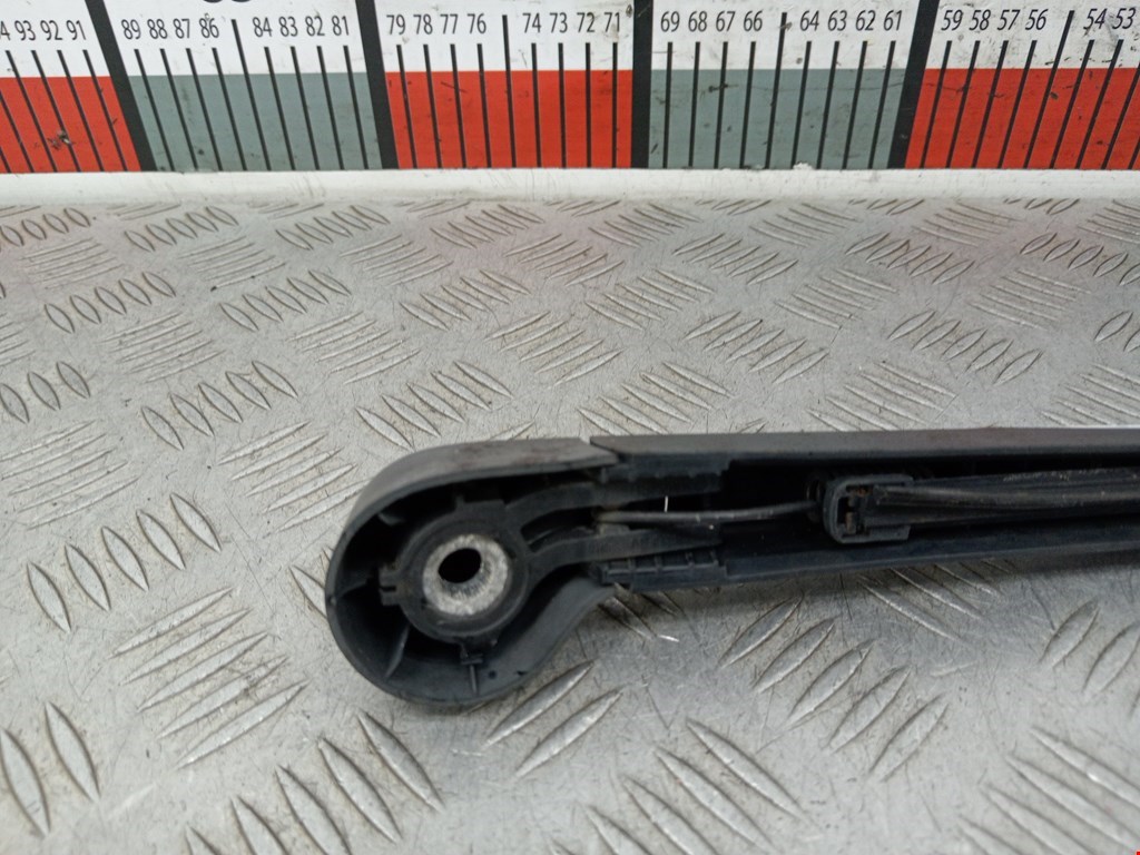 Поводок дворника задний (заднего) VOLKSWAGEN Touran 2003-2010