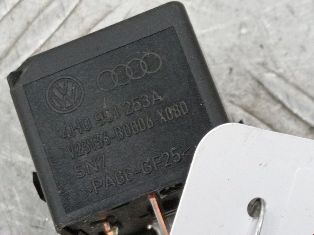 Реле VOLKSWAGEN Touran 2003-2010