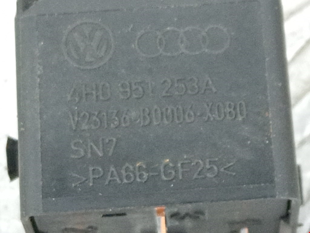 Реле VOLKSWAGEN Touran 2003-2010