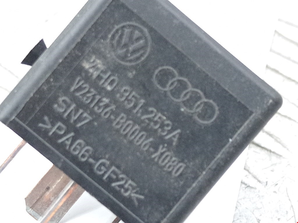 Реле VOLKSWAGEN Touran 2003-2010