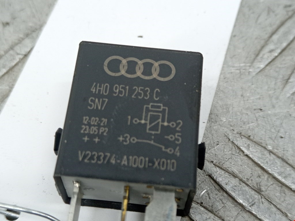 Реле VOLKSWAGEN Touran 2003-2010