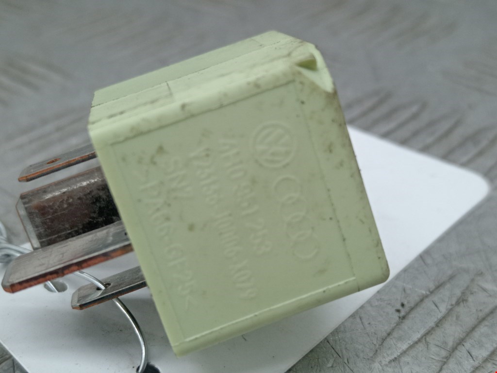 Реле VOLKSWAGEN Touran 2003-2010